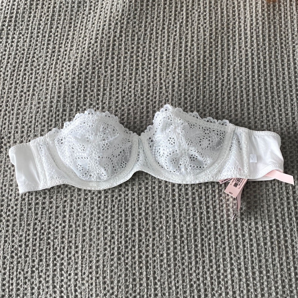 White lace unlined strapless bra